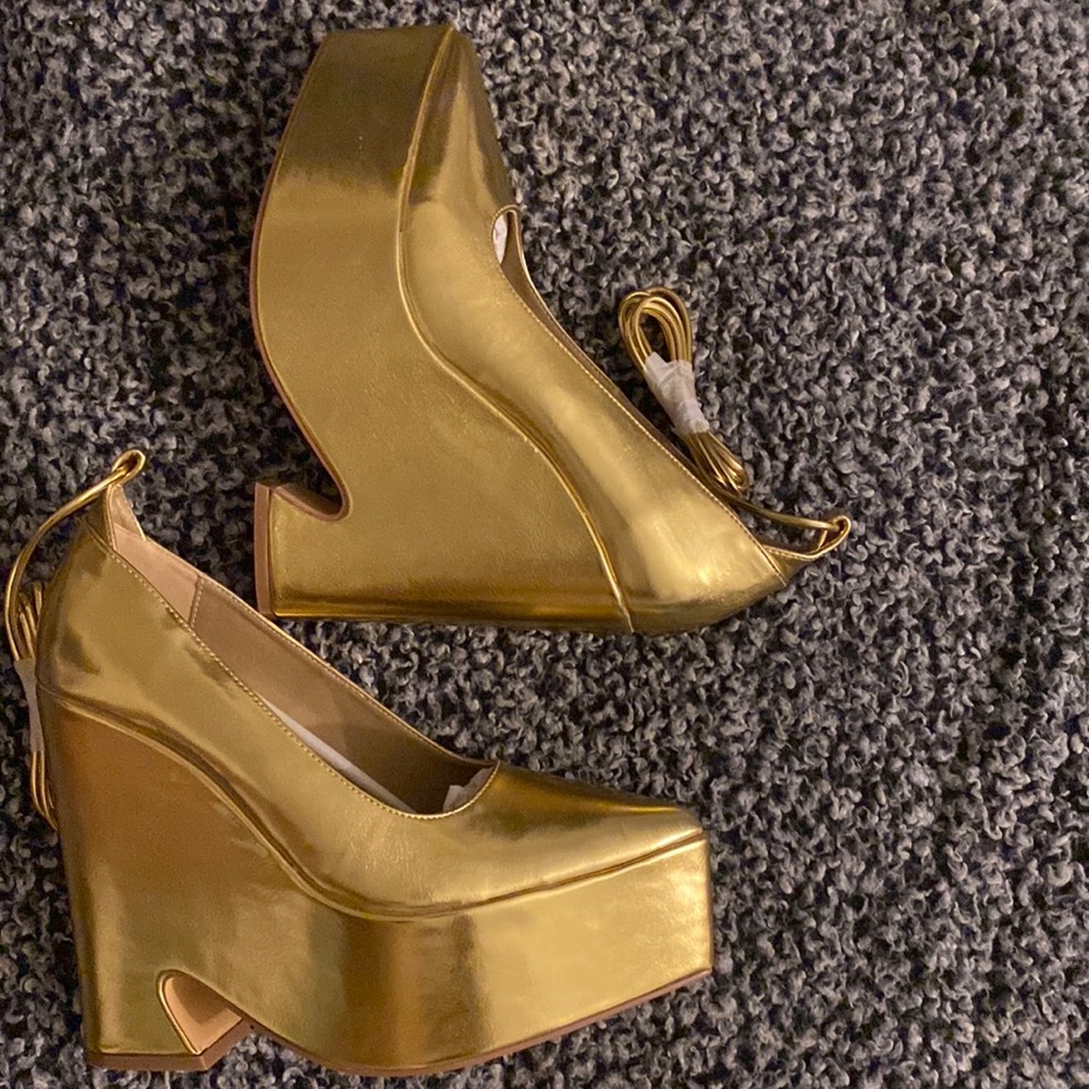 Metallic platforms